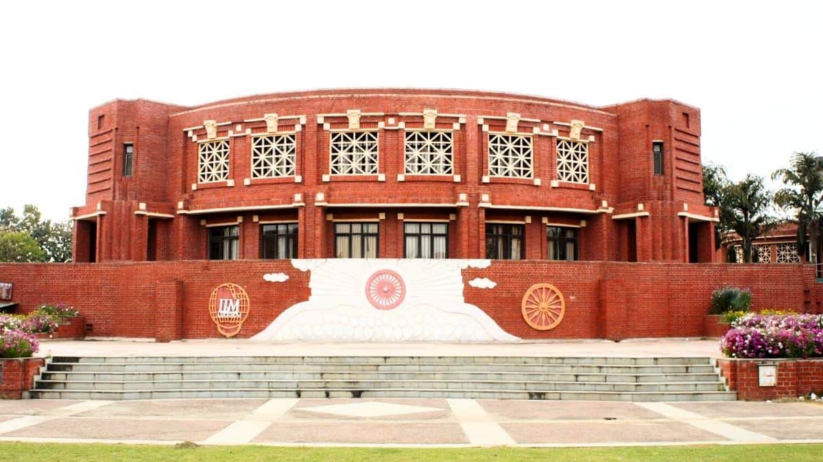 IIM Lucknow News: आईआईएम लखनऊ ने ब्लेंडेड एमबीए प्रोग्राम किया लॉन्च, आवेदन की लास्ट डेट 18 अगस्त