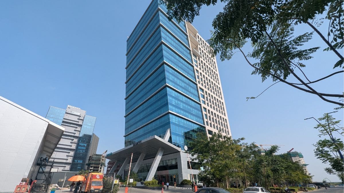 Who are the people overseeing GIFT City’s foreign university campuses?