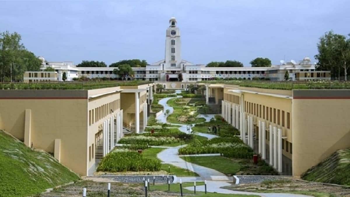 BITS Pilani fees 2025 for BTech engineering courses. (Image source: Wikimedia Commons)