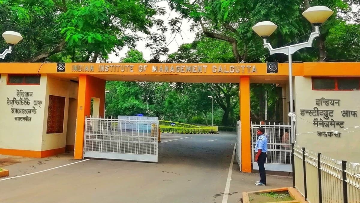 IIM Calcutta Rape Case: Police seeks CCTV footage of campus from July 11. (Image: IIM Calcutta gate/Wikimedia Commons)