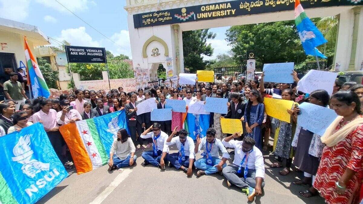 Protesters marched towards the state bhawan carrying placards and posters in support of the victim. (Image: NSUI/Official X account)