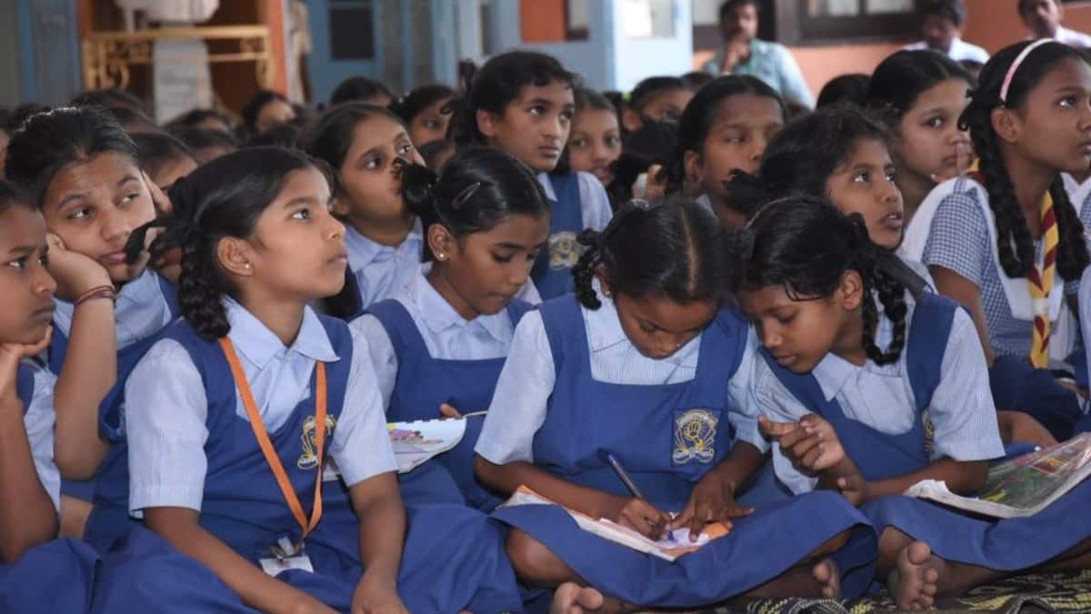 Viksit Maharashtra 2047: Bagless schools, tablets for students, bridge courses for migrants in education plan