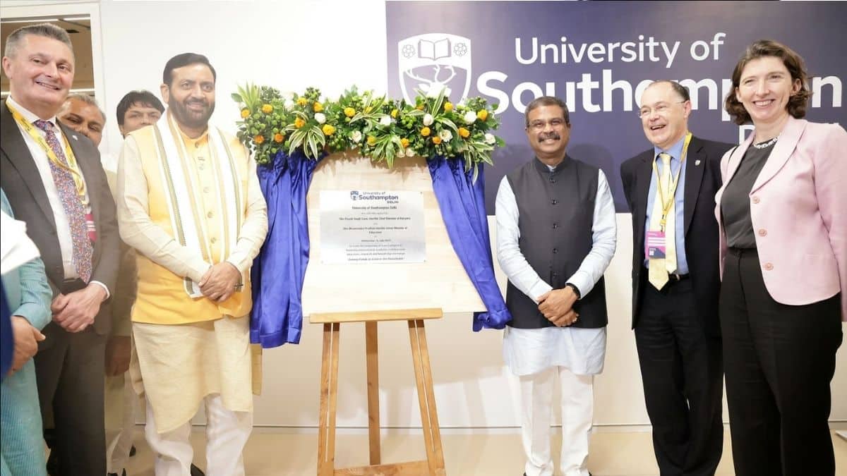 शिक्षा मंत्री धर्मेंद्र प्रधान और सीएम नायब सैनी ने साउथेम्प्टन विश्वविद्यालय के भारतीय परिसर का उद्घाटन किया। (इमेज-एक्स/@dpradhanbjp)