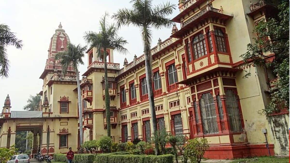 विश्वविद्यालय आधिकारिक तौर पर प्रवेश सूचना या पुष्टिकरण के लिए व्हाट्सएप संदेश नहीं भेजता है। (प्रतीकात्मक-विकिमीडिया कॉमन्स)