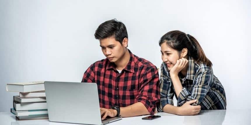 बीओबी एलबीओ 2025 आवेदन फॉर्म भरने के लिए डायरेक्ट लिंक www.bankofbaroda.in/hi-in/career पर विजिट कर सकते हैं। (प्रतीकात्मक-फ्रीपिक)