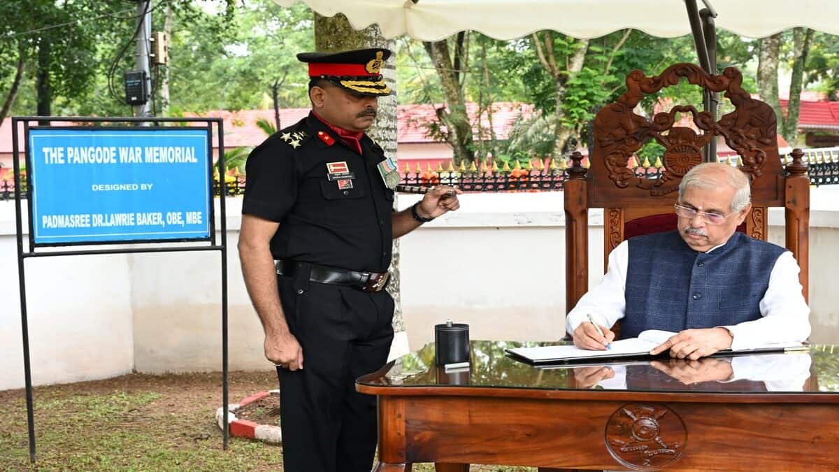 Addressing the gathering, Arlekar said Viksit Bharat is about holistic development, not limited to any one section of society. (Image: Kerala Governor/X account)