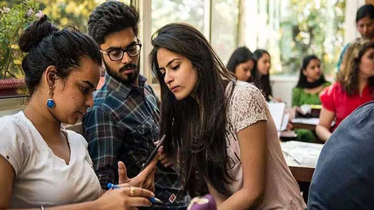 एसएससी सीजीएल 2025 की टियर-1 परीक्षा 13 से 30 अगस्त 2025 तक आयोजित की जाएगी। (प्रतीकात्मक-विकिमीडिया कॉमन्स)
