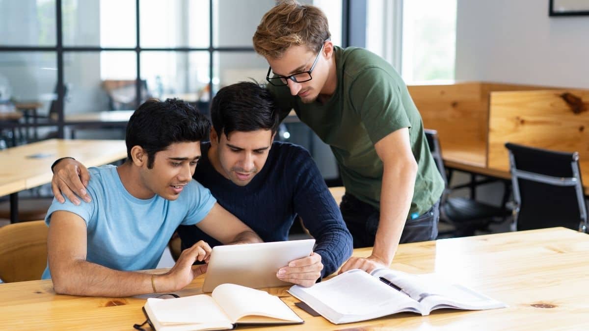पहले एवं दूसरे इंटरव्यू से आवंटित तथा संस्थान में नामांकित अभ्यर्थियों को Security Deposit दोबारा देय नहीं होगा।(प्रतीकात्मक-फ्रीपिक)