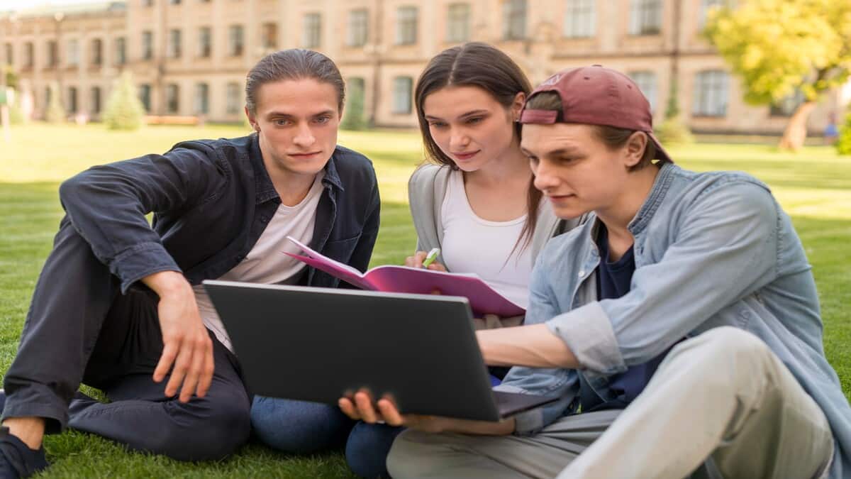 Candidates can fill and lock choices for JAC Chandigarh Counselling 2025 round 1 through the official website at jacchd.admissions.nic.in. (Representational image: Freepik)