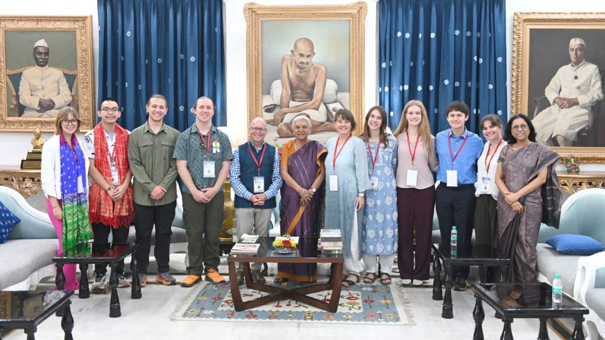 अमेरिकी छात्र प्रतिनिधि मंडल में हाई स्कूल के 7 छात्र और 3 अभिभावक शामिल थे। (स्त्रोत-एक्स/@GovernorofUp)