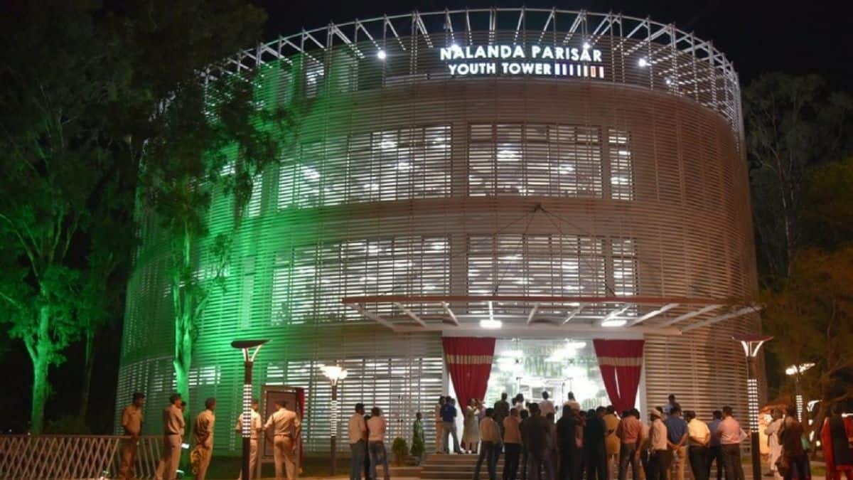 चालू वित्त वर्ष में, 17 नगरीय निकायों में 18 परिसरों के लिए 125.88 करोड़ रुपये स्वीकृत किए गए हैं। (आधिकारिक वेबसाइट)