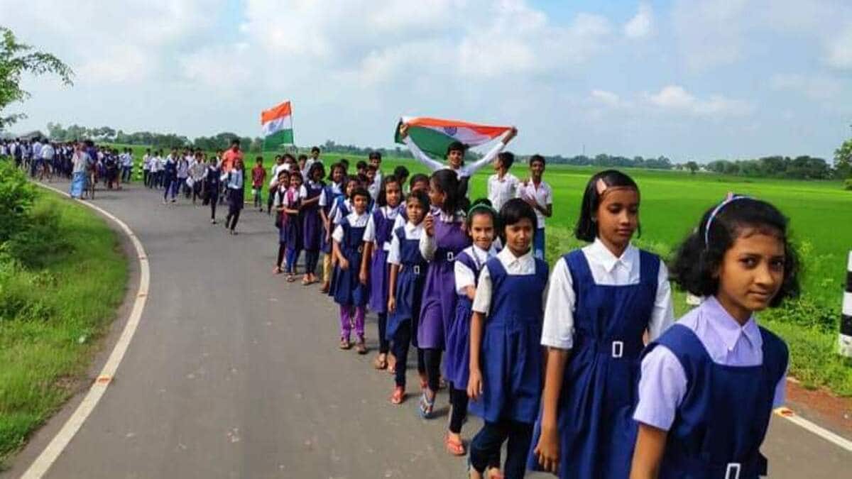 Students being attended to at SSKM Hospital in Kolkata after falling ill during the Independence Day parade on Red Road. (Image: Wikimedia Commons)