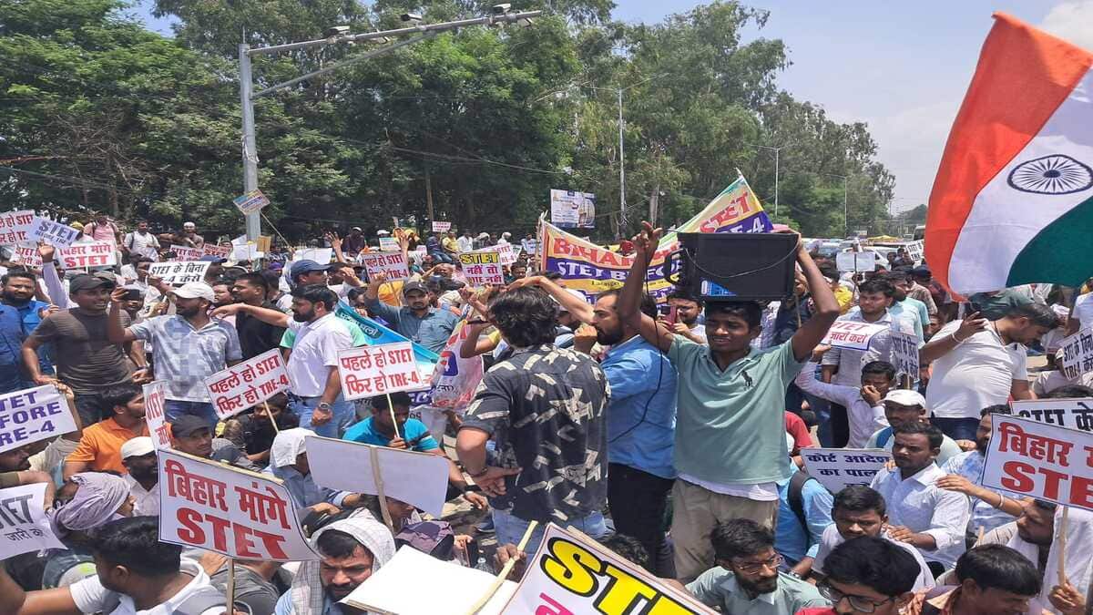 Bihar STET candidates protest in Patna, seeking early conduct of the exam before TRE-4. (Image: Official X account/ Rakesh Yadav)