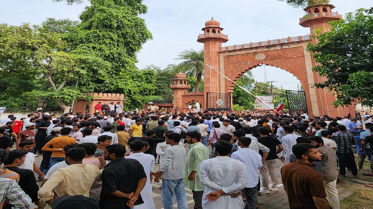 AMU cuts fee hike to 2–10%, announces to hold student union election in December after 7-year gap