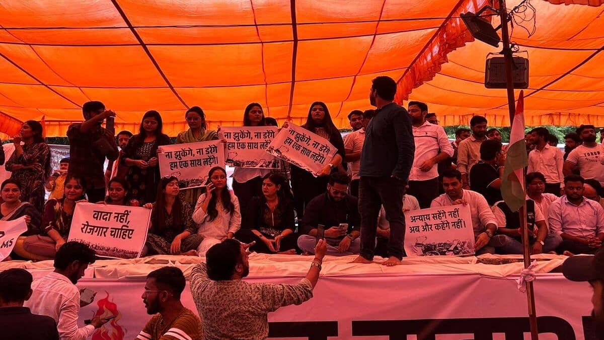 SSC aspirants protest at Ramlila Maidan demanding exam reforms and vendor change after repeated disruptions. (Image: Careers360)