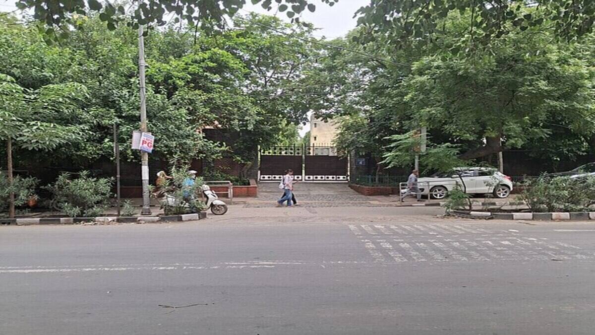 The UG admission process for the qualified candidates of the BCom, BA 4th cut-off list has begun from today at 10 am. (Image source: Wikimedia Commons)