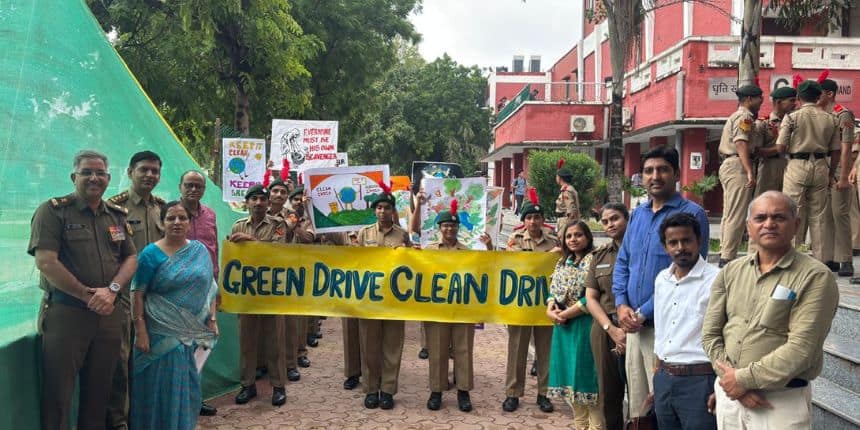 ‘हरित परिसर, स्वच्छ परिसर’ कार्यक्रम के दौरान में एनसीसी एवं एनएसएस के बच्चों द्वारा रैली निकाली गई। (स्त्रोत- प्रेस रिलीज)