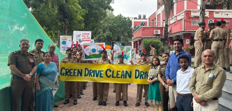 ‘हरित परिसर, स्वच्छ परिसर’ कार्यक्रम के दौरान में एनसीसी एवं एनएसएस के बच्चों द्वारा रैली निकाली गई। (स्त्रोत- प्रेस रिलीज)