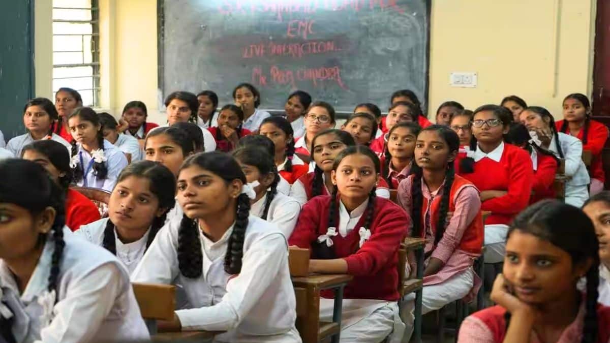 कई शिक्षक पीएम श्री (प्रधानमंत्री स्कूल फॉर राइजिंग इंडिया) स्कूलों और राज्य द्वारा संचालित स्कूलों से हैं। (प्रतीकात्मक-पिक्सल)