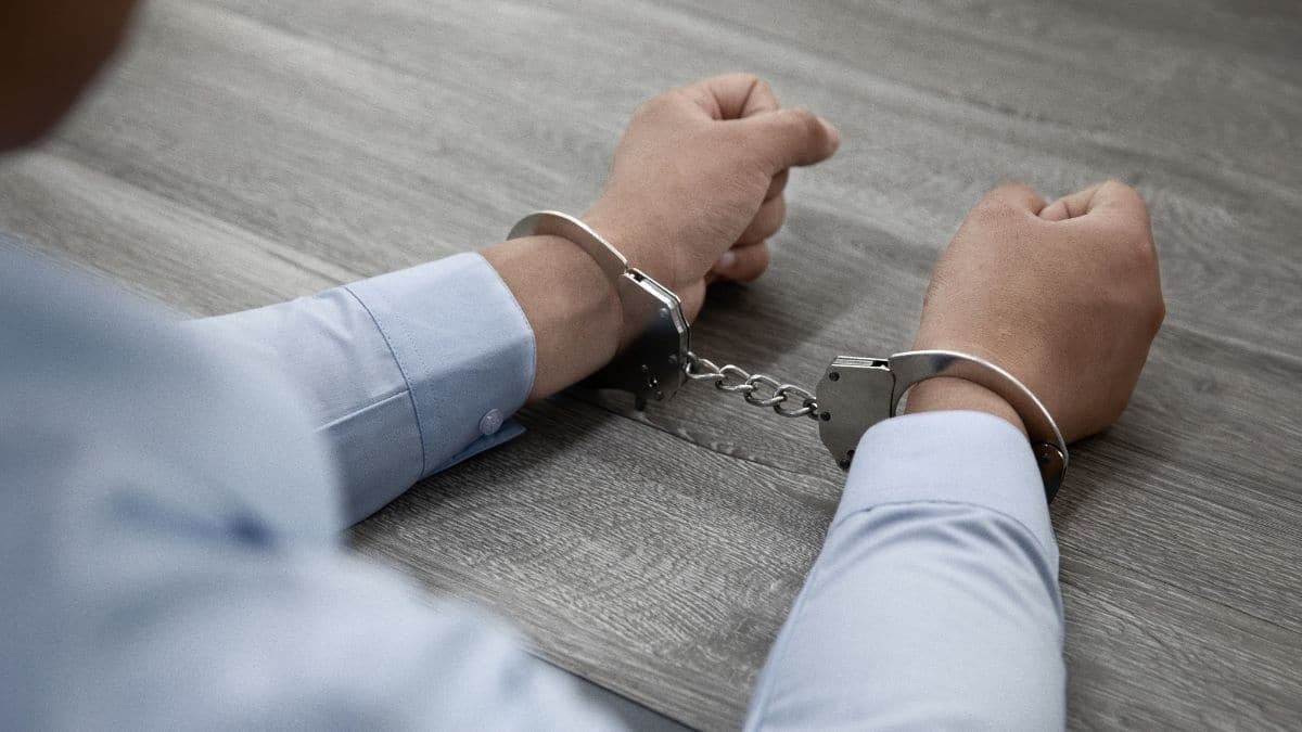पुलिस ने बताया कि आरोपी खुद को दिल्ली के बड़े कॉलेजों का एडमिशन कंसल्टेंट बताते थे। (प्रतीकात्मक-फ्रीपिक)