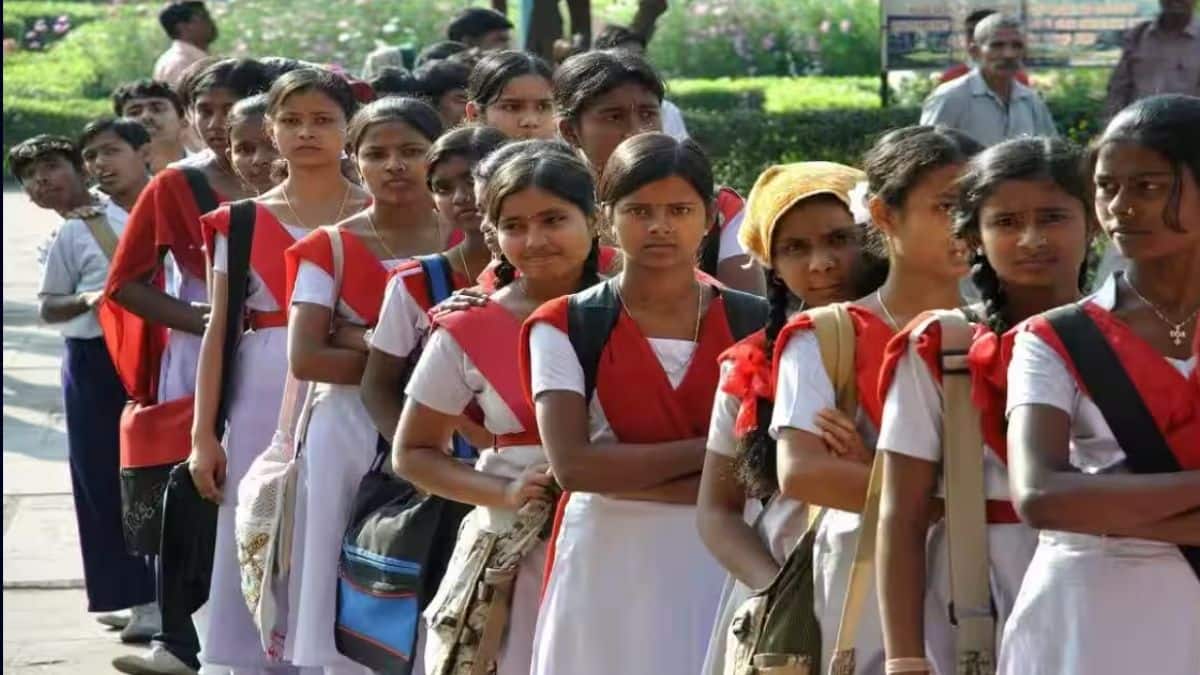 सीबीएसई सप्लीमेंट्री रिजल्ट 2025 के बाद अब छात्रों को उनके स्कूल द्वारा मूल मार्कशीट दी जाएगी। (प्रतीकात्मक-विकिमीडिया कॉमन्स)