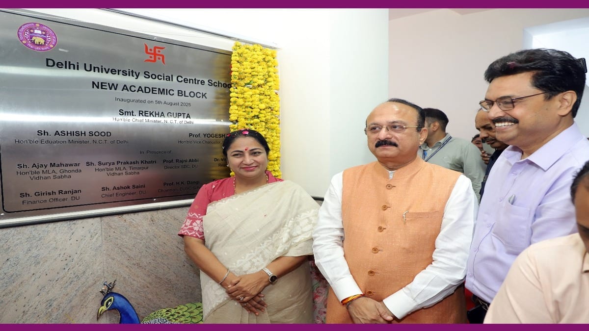 “Every college should be connected to two or three schools," Delhi CM said. Education Minister Ashish Sood, DU VC Yogesh Singh was also present at the ceremony. (Image source: Official website)