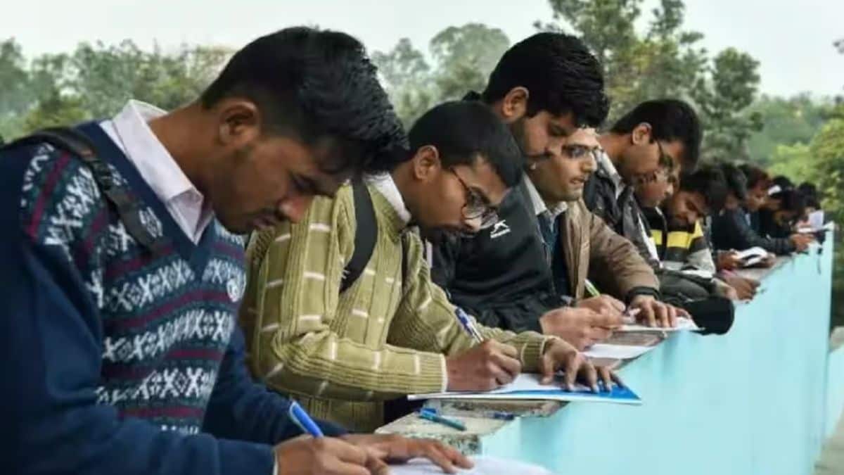 आरआरबी ने इस संबंध में आधिकारिक वेबसाइट rrbcdg.gov.in पर नोटिस जारी किया है। (प्रतीकात्मक-विकिमीडिया कॉमन्स)