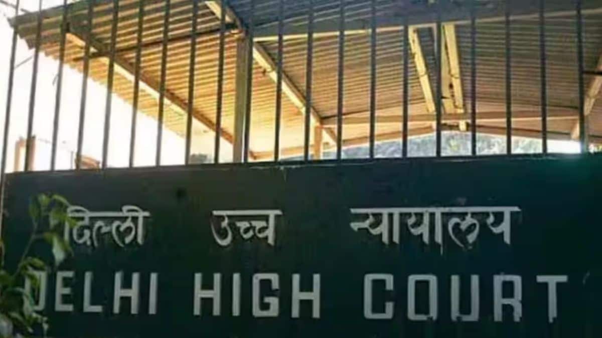 दिल्ली हाईकोर्ट ने अधिकारियों को 4 हफ्ते में जवाब दाखिल करने को कहा और अगली सुनवाई 3 दिसंबर तय की। (इमेज-आधिकारिक)
