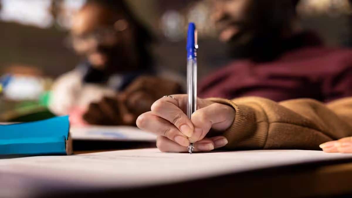 बोर्ड ने बताया है कि अपरिहार्य कारणों से पटना एग्जाम सेंटर पर परीक्षा रद्द की गई है। (प्रतीकात्मक-फ्रीपिक)