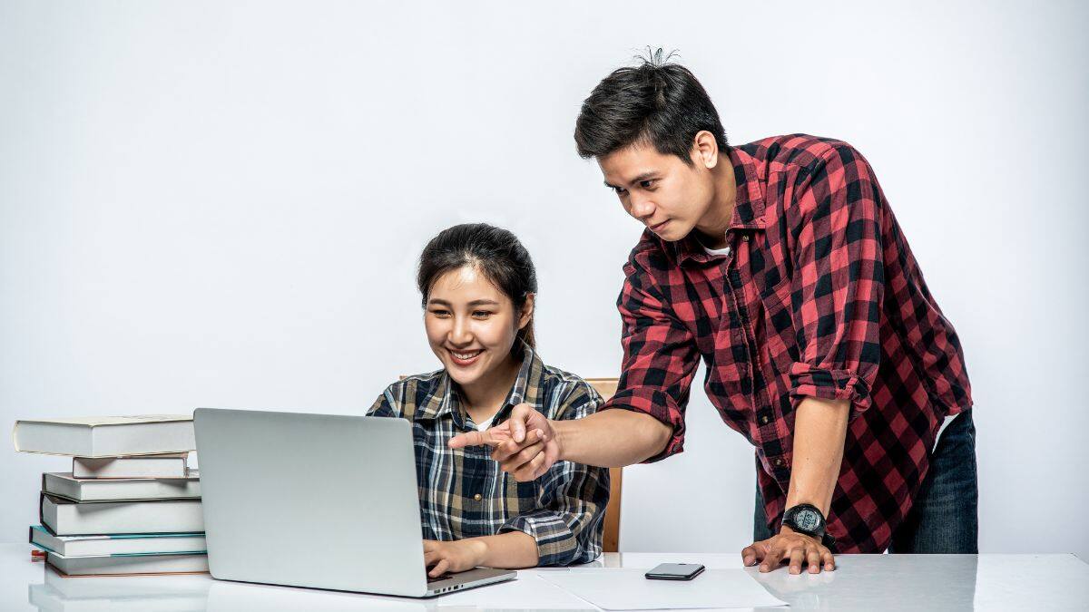 यूकेएसएसएससी असिस्टेंट टीचर भर्ती 2025 से जुड़ी डिटेल्स इस लेख में आगे दी गई है। (प्रतीकात्मक-फ्रीपिक)