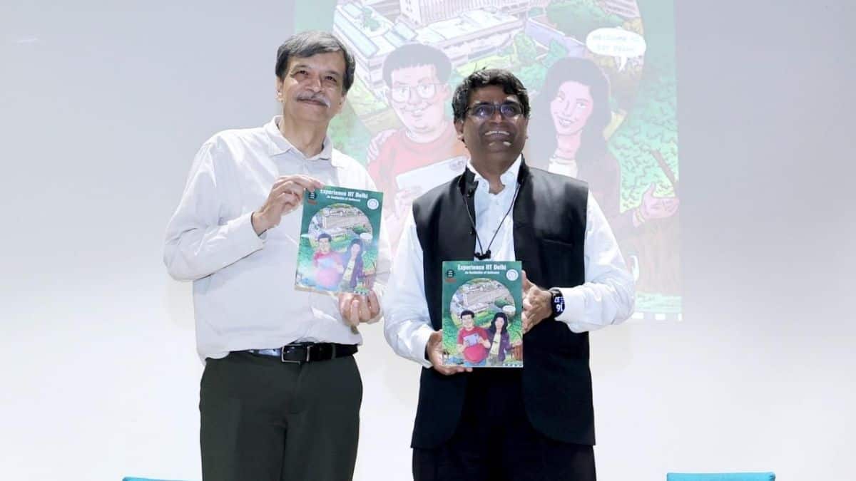 इस अवसर पर आईआईटी दिल्ली के 67 वर्षों पर आधारित एक ग्राफिक पुस्तक का भी विमोचन किया गया। (इमेज-आधिकारिक)