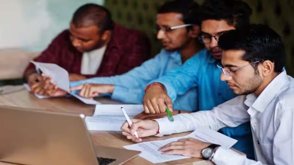 आयोग ने परीक्षा स्थगन के संबंध में आधिकारिक वेबसाइट hppsc.hp.gov.in पर अधिसूचना जारी की है। (प्रतीकात्मक-फ्रीपिक)