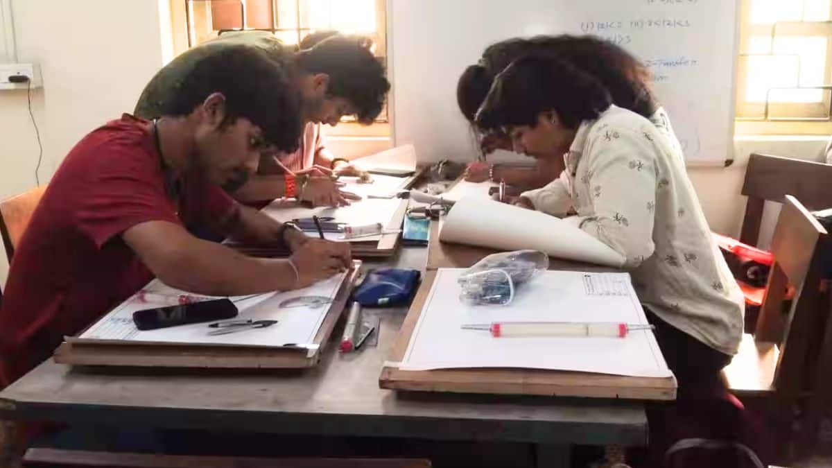 इच्छुक छात्र 15 अक्टूबर, 2025 तक अपने स्कूलों के माध्यम से ऑफलाइन आवेदन कर सकते हैं। (प्रतीकात्मक-करियर्स360)