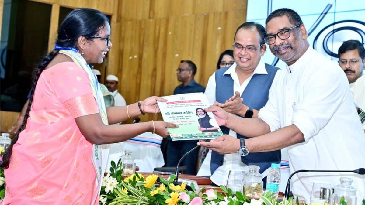 सीएम हेमंत सोरेन ने शहरों में बढ़ते सिजेरियन प्रसव की आलोचना की। (इमेज सोर्स - @HemantSorenJMM)