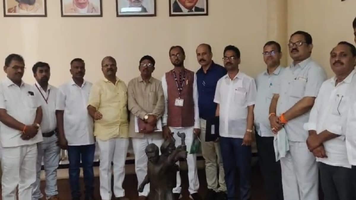 Maharashtra teachers' groups have wrote to the chief minister Devendra Fadnavis and education minister Dadaji Bhose. (Image: Official)