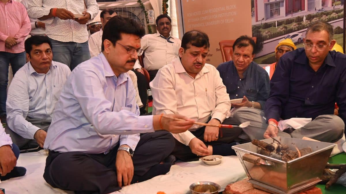 कुलपति ने कहा कि इस आत्याधुनिक इमारत के निर्माण से दिल्ली विश्वविद्यालय के विद्यार्थियों को आधुनिक आवासीय सुविधाएं मिलेंगी। (इमेज-आधिकारिक)