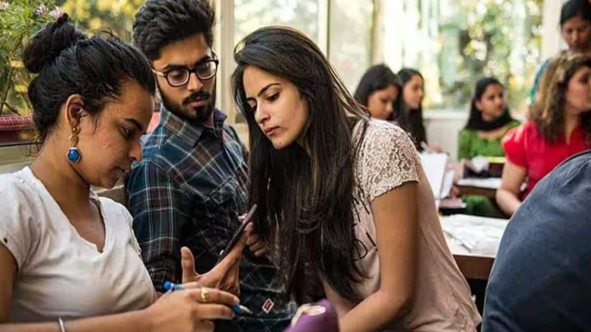 आरआरबी एनटीपीसी यूजी सीबीटी 1 परीक्षा 7 अगस्त से 9 सितंबर तक देश भर के विभिन्न केंद्रों पर आयोजित की गई। (प्रतीकात्मक-विकिमीडिया कॉमन्स)