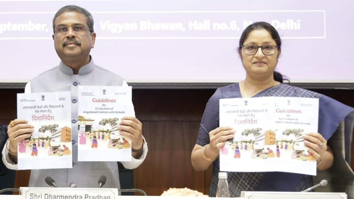 केंद्रीय शिक्षा मंत्री धर्मेंद्र प्रधान और महिला एवं बाल विकास (डब्ल्यूसीडी) मंत्री अन्नपूर्णा देवी ने संयुक्त रूप से इन दिशानिर्देशों को जारी किया। (इमेज-एक्स/@MinistryWCD)