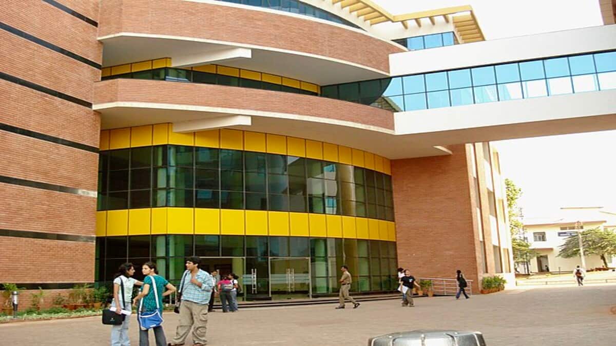 Students seeking admission to MBBS, BDS, other medical courses will be selected on the basis of NEET rank. (Image source: Wikimedia Commons)