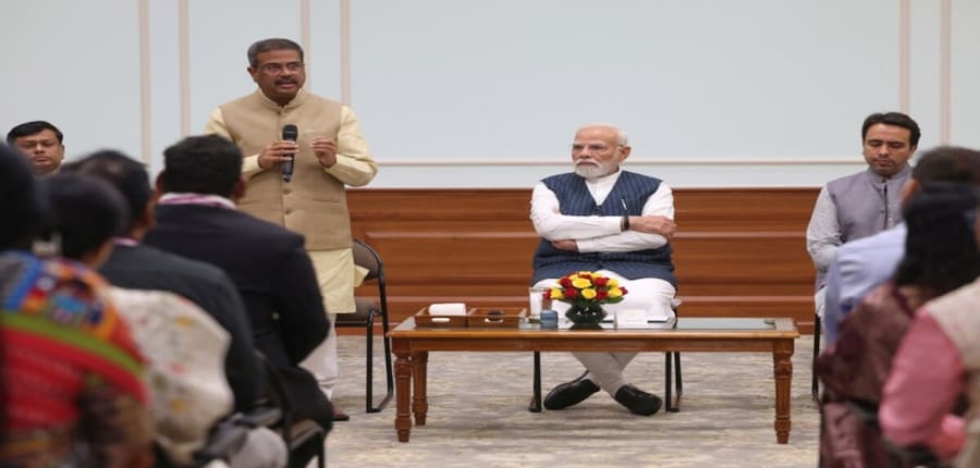 Prime Minister Narendra Modi and Union education minister Dharmendra Pradhan addressing the National Teachers Awards recipients at New Delhi. (Image source: Official)