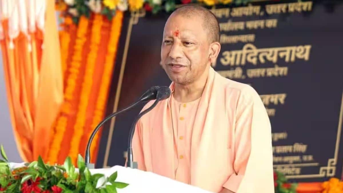 UP Police Age Limit 2025: यूपी पुलिस भर्ती में सभी वर्ग के लिए आयु सीमा 3 साल बढ़ी, सीएम योगी ने दी मंजूरी