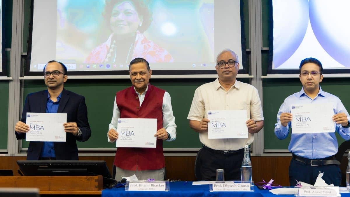 दो वर्षीय पोस्टग्रेजुएट प्रोग्राम ब्लेंडेड मोड (लाइव ऑनलाइन कक्षाओं के साथ ऑन-कैंपस मॉड्यूल) में संचालित किया जाएगा।