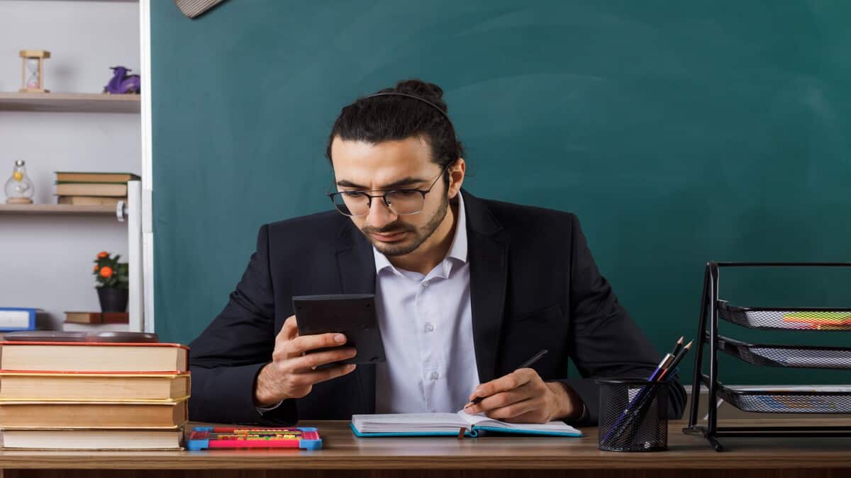 The commission has scheduled the CRT examination on November 1, 2026 to recruit a total of 828 posts, including 124 principal, and 704 vice-principal positions. (Representative image: Magnific)