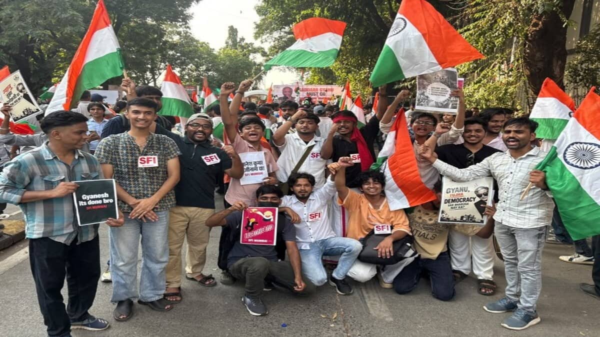 The federation stated that as students and youth, they refuse to remain silent when democratic rights are undermined. (Image source: SFI official X account)