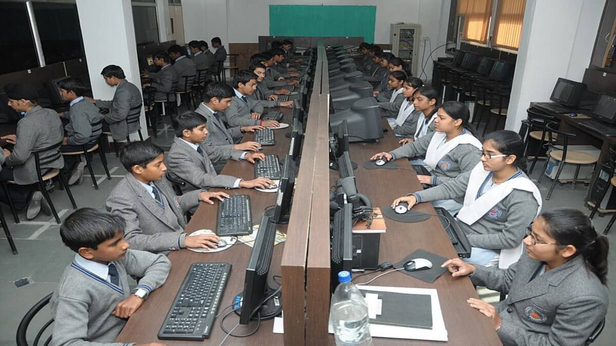Students in Classes 11 and 12 can explore different fields before deciding on undergraduate courses and career directions. (Representative image: Wikimedia Commons)