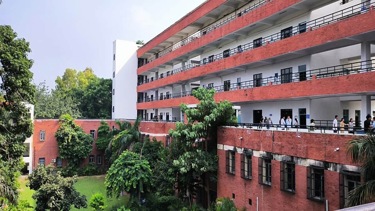 Colleges should organise gender sensitisation workshops in conjunction with a 7-day self-defence crash course for students, collaborating with the Delhi Police, the university said. (Image source: Wikimedia Commons)