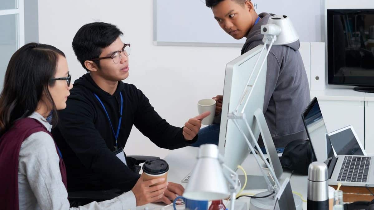 इस रिपोर्ट को ‘एआई एंड जॉब्स: दिस टाइम इज नो डिफरेंट’ शीर्षक दिया गया है। (प्रतीकात्मक-फ्रीपिक)