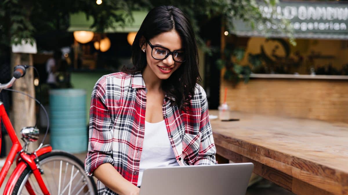 Himachal Pradesh Rajya Chayan Aayog (HPRCA) has issued the HP Junior Basic Teacher (JBT) hall ticket 2026 (Representative Image: Canva)