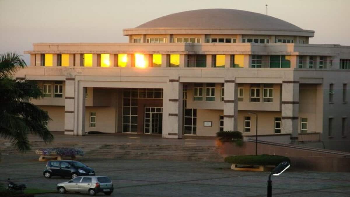 The deceased student hailed from Bengaluru and was in the third year of the Electronics and Communications Engineering course at the institute. (Image source: Wikimedia Commons)