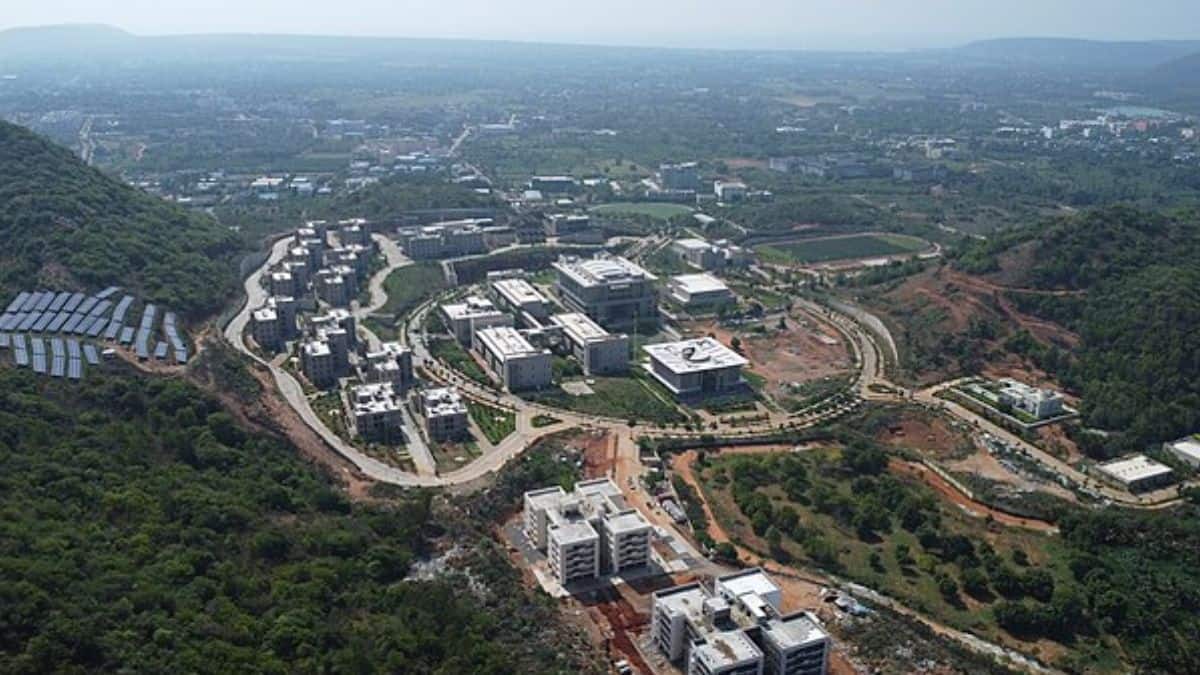 IIM Visakhapatnam opens admissions for its 4th EMBA batch (Image Credit: Wikimedia Commons)